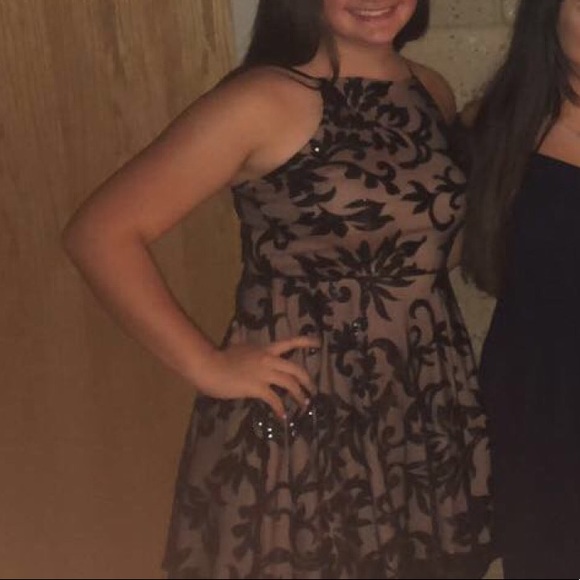 Black and Nude Sequined Formal Dress SIZE 11 - Picture 2 of 6